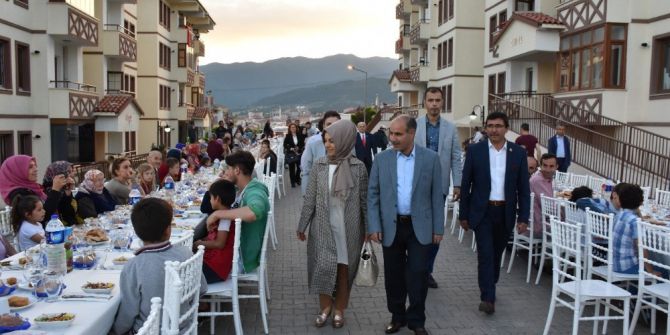 Vali Aktaş, Toki Sakinleri İle İftarda Buluştu