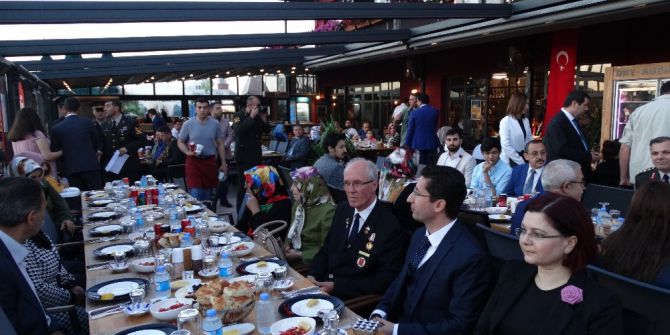 Jandarma, Şehit Ve Gazi Aileleri İle İftarda Buluştu