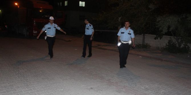 Motosikletli Kaza Yaptı, Polis Ekipleri Kaza Yerinde Kaza Yapan Motosikleti Aradı