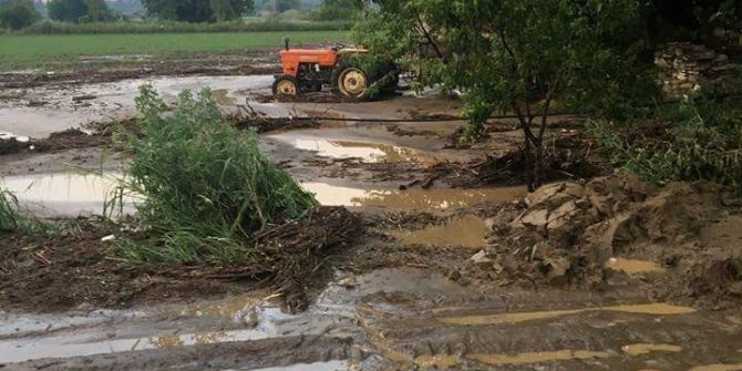 Aydın’da Yaz Yağmuru Sele Döndü