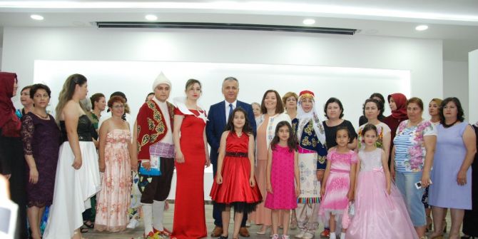 Silifkeli Kadınlar, Parça Kumaşlardan Yaptıkları Giysilerle Podyuma Çıktılar