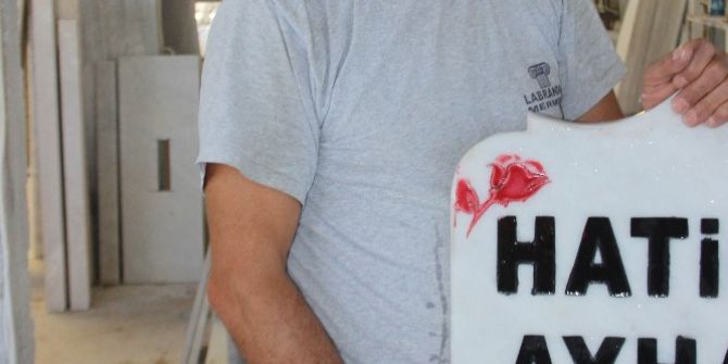 40 Yıllık Mezarcı Gördüğü Rüyadan Sonra Yaşayanlara Mezar Yapmıyor