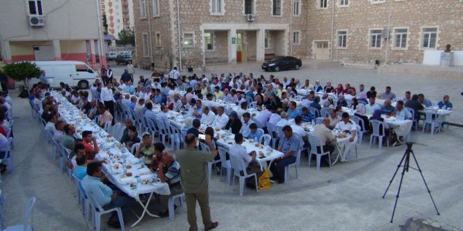 Silifke Kaymakamı Şevket Cinbir, Muhtarlara İftar Yemeği Verdi