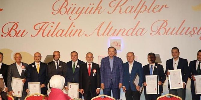 Kızılay’dan Zeytinburnu Belediyesi’ne Altın Madalya