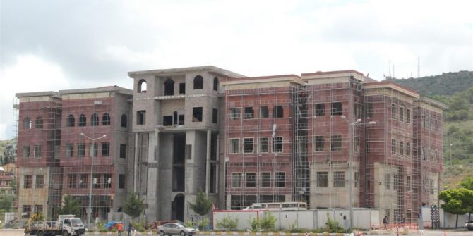 Yeni Belediye Hizmet Binası Yapımı Devam Ediyor