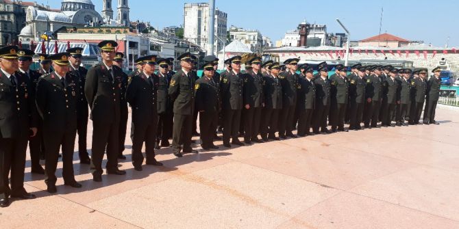 Jandarma’nın 178’inci Kuruluş Yıl Dönümünde Taksim Cumhuriyet Anıtı’na Çelenk Bırakıldı