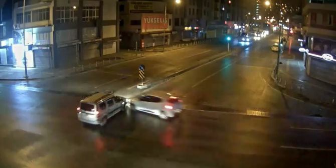 İzmir’de Trafik Kazaları Mobese’de