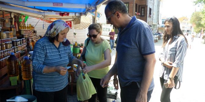 Trilye’de Kurulan Zeytin Ve Zeytin Ürünleri Pazarı İlgi Görüyor