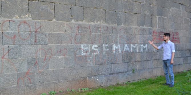 Tarihi Surların Üzerine Yazılan Yazılar Yürek Sızlatıyor