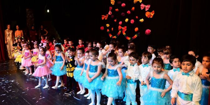 Adana Büyükşehir Belediyesi Gündüz Çocuk Bakımevi Öğrencilerinden Yıl Sonu Gösterisi
