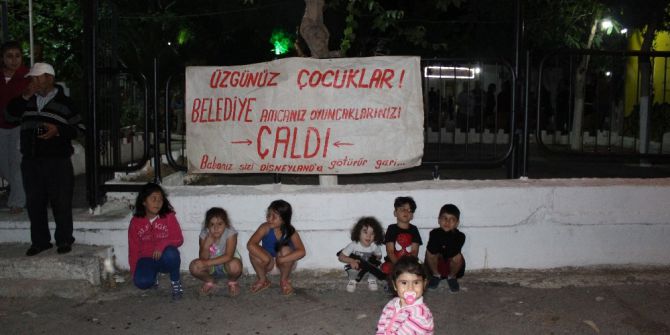 Belediye Parktaki Oyuncakları Kaldırdı, Çocuklar Geri İstedi
