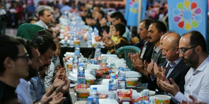 Başkan Çolakbayrakdar İftarda Vatandaşlarla Birlikte