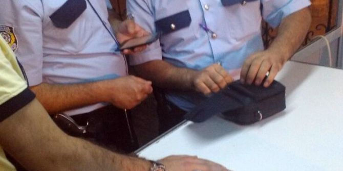 Zabıta Ekibi Bulduğu Çantayı Sahibine Teslim Etti