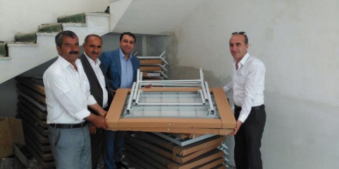 Ak Parti Bahçesaray İlçe Başkanlığından Taziye Evlerine Masa Ve Sandalye Yardı