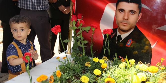 Şehitlikte Hüzünlü Tören