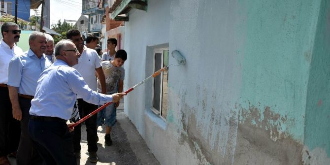 Salihli’de Evler Boyanıyor