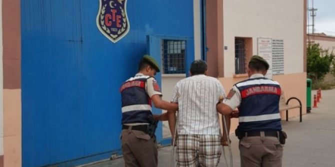 Jandarmadan Kaçmak İsterken Ayağını Kırdı