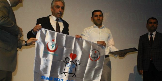 Okullara Beyaz Bayrakları Törenle Verildi