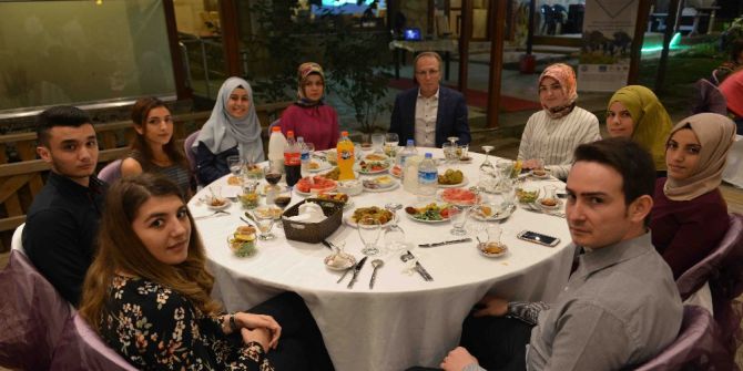 Rektör Uzun, Şehit Yakınlarıyla İftar Yaptı