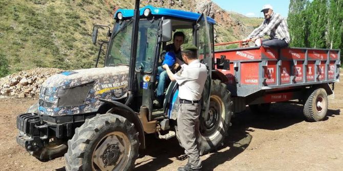 Jandarmadan Sürücülere ‘Ceza’ Yerine ‘Hediye’