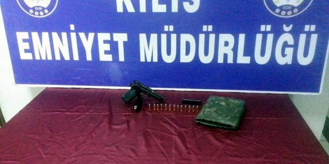 Kilis’te Tarihi Eser Kitap İle Tabanca Ele Geçirildi