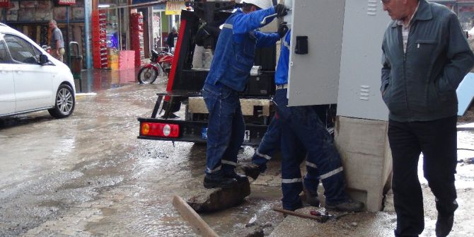 Aniden Bastıran Yağmur Serinletti