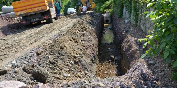 Kartepe’de Yağmur Suyu Hattı Çalışmaları