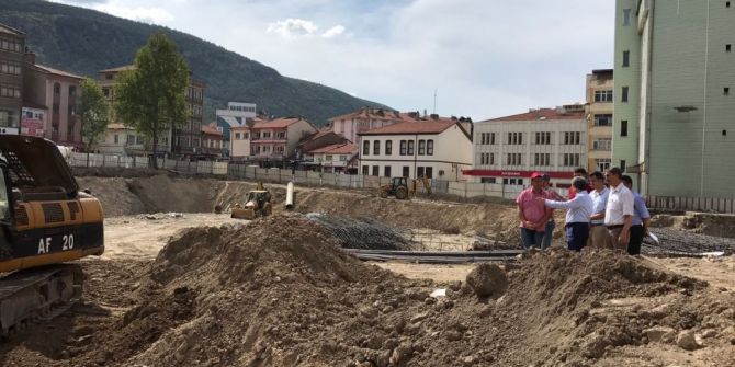 Başkan Akkaya, Dudu Kadın Çarşısı İnşaatında İncelemelerde Bulundu