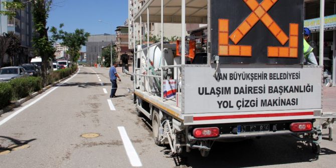 Van’da Yol Çizgi Ve İşaret Boyaları Yenileniyor