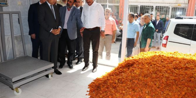 Vali Toprak Şire Pazarını Ziyaret Etti