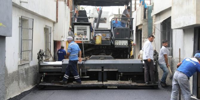 Yüreğir’de Yol Çalışmaları Devam Ediyor