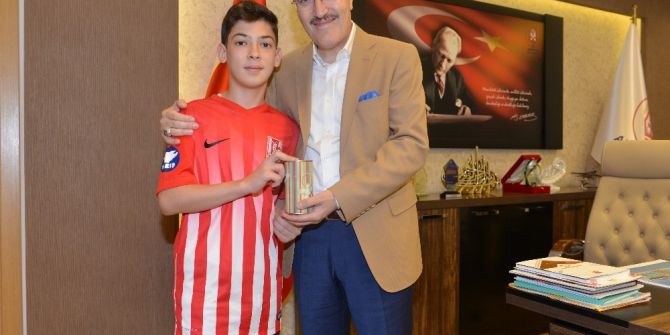 Kumbarasındaki Tüm Parayı Balıkesirspor’a Bağışladı