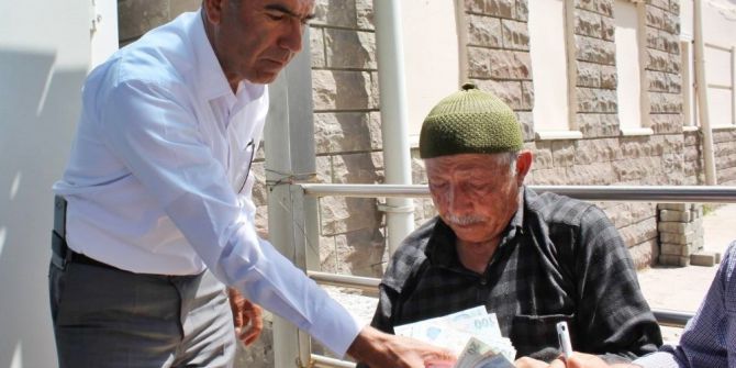 Otobüs Şoförü Bulduğu Parayı Sahibine Teslim Etti