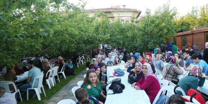 Bağcılar’da Kayısı Bahçesi’nde İftar