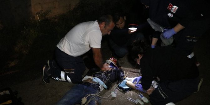 Kamyon Motosiklete Çarptı: 2 Ölü 1 Yaralı