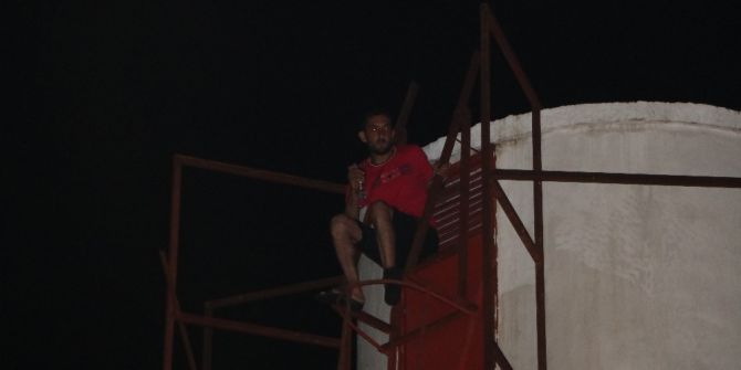 Polis, Köprüden Atlayıp İntihar Etmeye Çalışan Genci İkna Etti