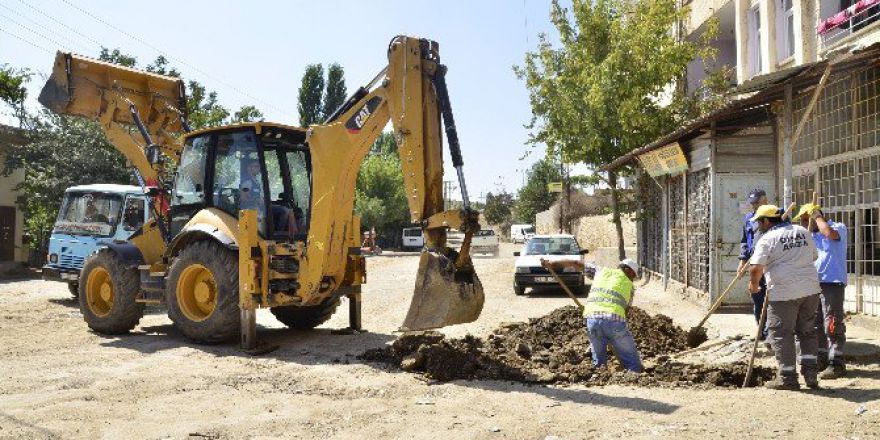 Silvan’da Kanalizasyon Çalışmaları Devam Ediyor