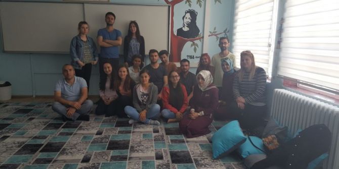 Kazada Hayatını Kaybeden Öğretmenin Adı Kütüphaneye Verildi