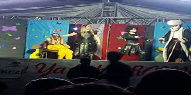 Hakkari’de ‘Renkler Ülkezi Oyunu Sahnelendi