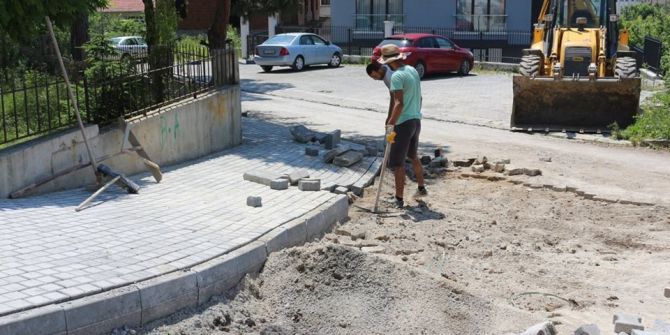 Akçakoca Belediyesi Sağlık Ocağının Çevresi Düzenleniyor