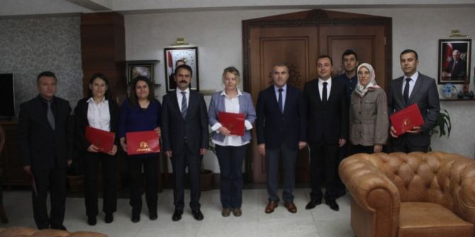 Vali Aktaş E-twinning Projelerinde Başarılı Olan Eğitimcilere Kalite Etiketi Sertifikası Verdi