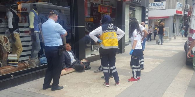 Alkollü Şahıs Halısıyla Beraber Hastaneye Kaldırıldı