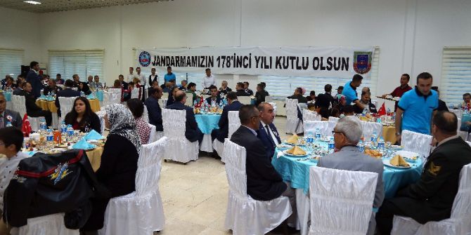 Vali Kamçı Şehit Aileleri Ve Gazilerle İftar Yaptı