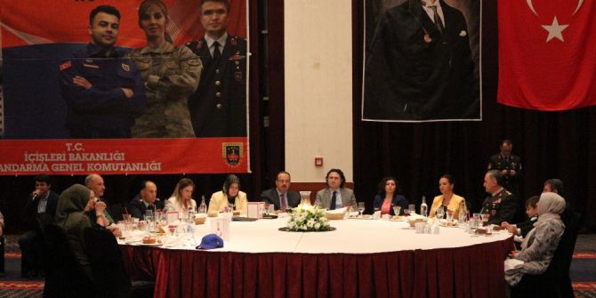 Jandarma’dan Şehit Yakınları Ve Gaziler Onuruna İftar