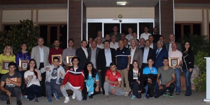 Türk Kızılayı Düzce Şubesi Milli Sporculara İftar Verdi