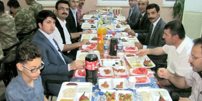 Kaymakam Asker Ve Güvenlik Korucuları İle İftar Yaptı