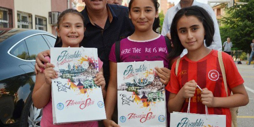 Pursaklar Belediyesi’nden Yüzlerce Çocuğa Spor Malzemesi