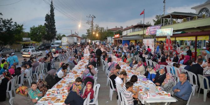 Sevgi, Kardeşlik Ve Paylaşma Sofrası Pelitözü Mahallesinde Kuruldu