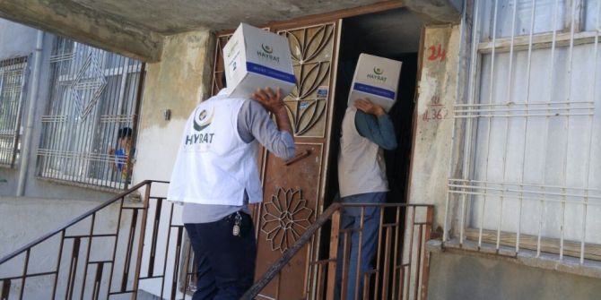 Hayrat Yardım Derneğinden İhtiyaç Sahiplerine Gıda Yardımı