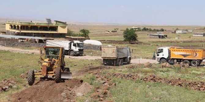 Bağlar Belediyesi Bir Mahallenin Daha Yolunu Yaptı